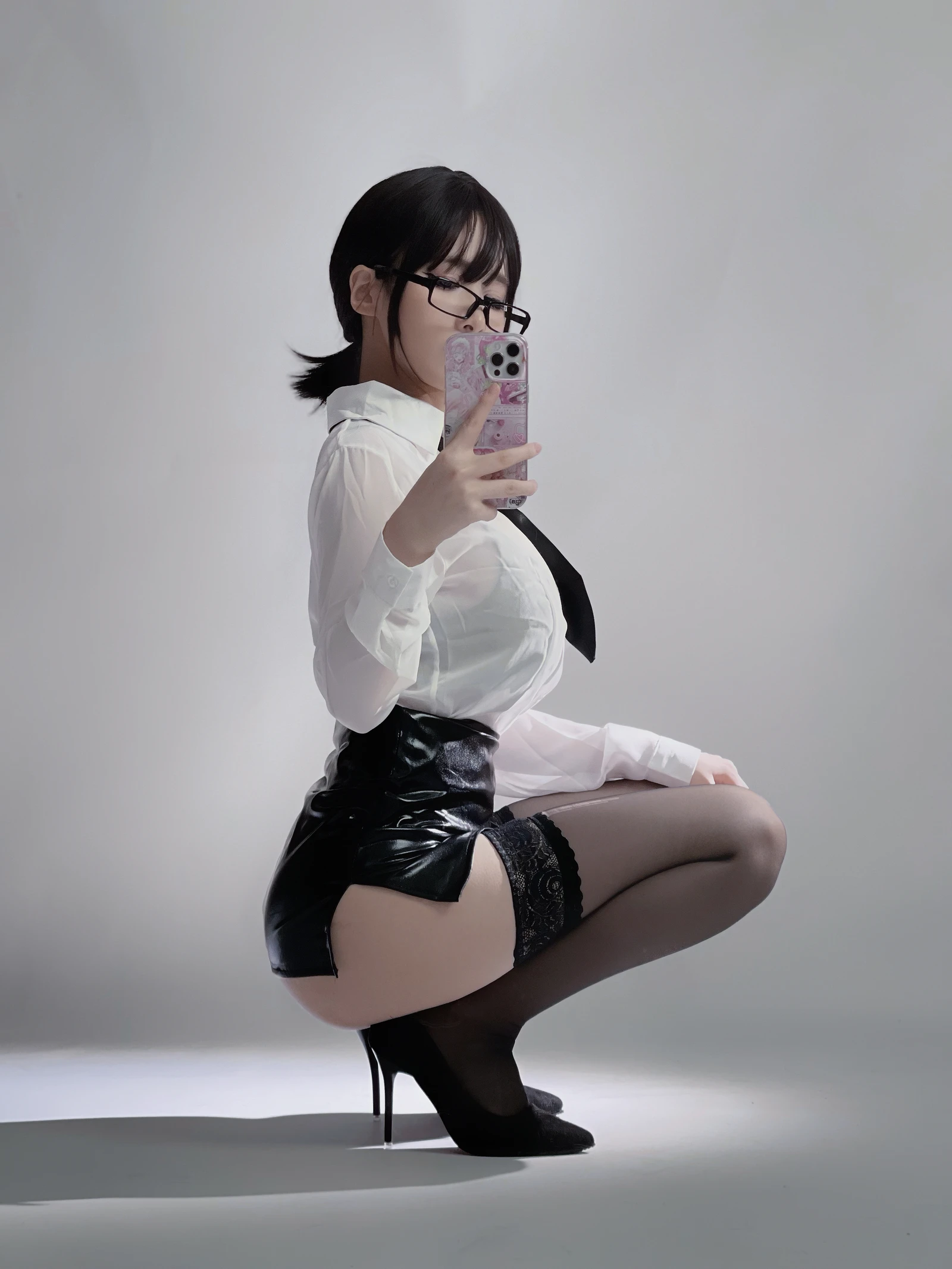 幼愛youmeko---黑丝眼镜OL-[28P-87MB]-7.webp